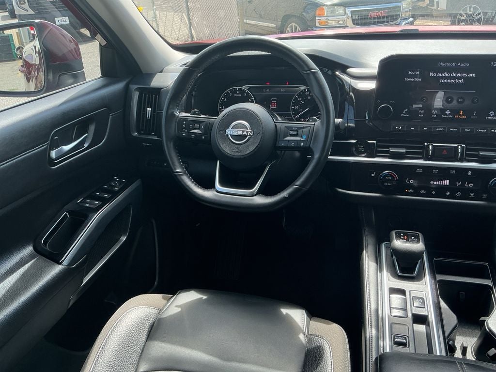 2025 Nissan Pathfinder SL