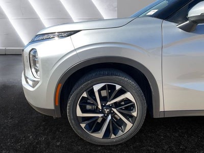 2023 Mitsubishi Outlander SE