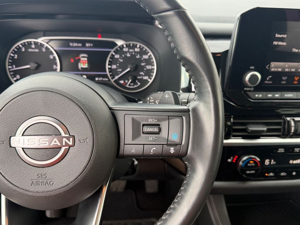 2025 Nissan Pathfinder SV
