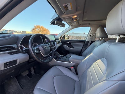 2023 Toyota Highlander Hybrid XLE