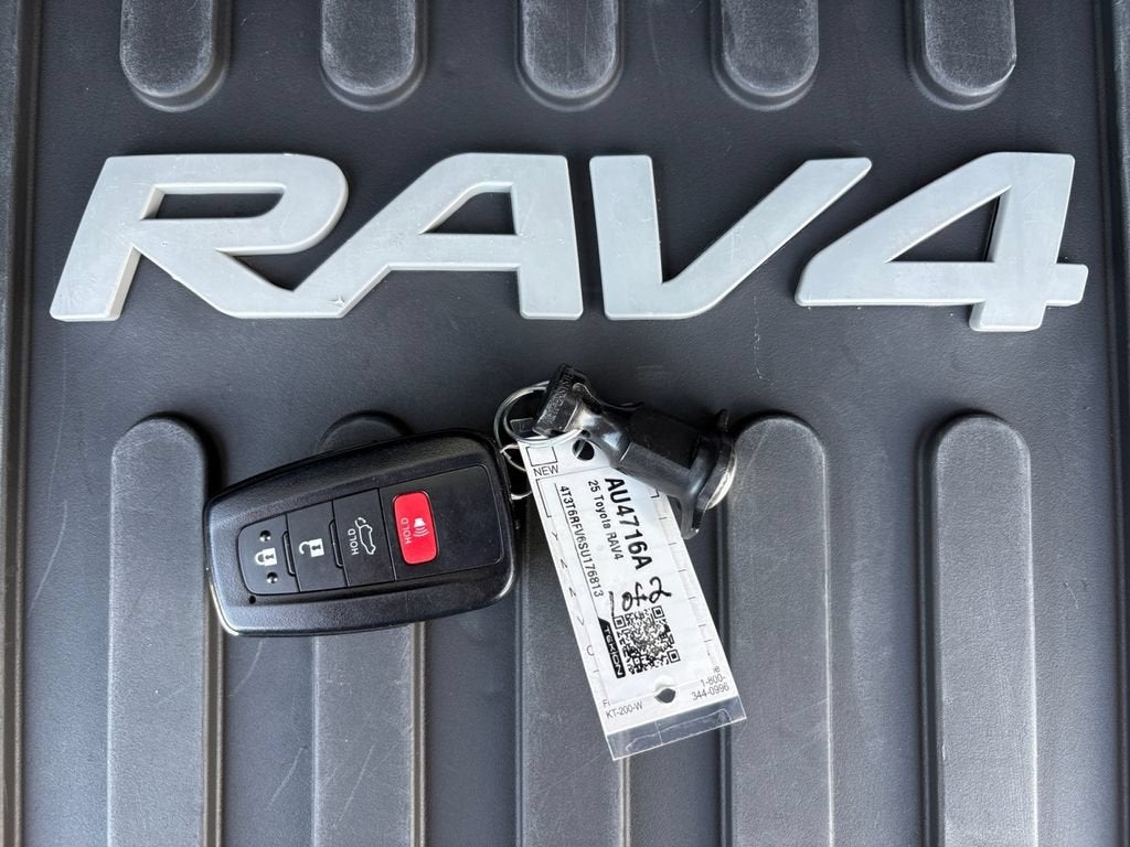 2025 Toyota RAV4 Hybrid SE